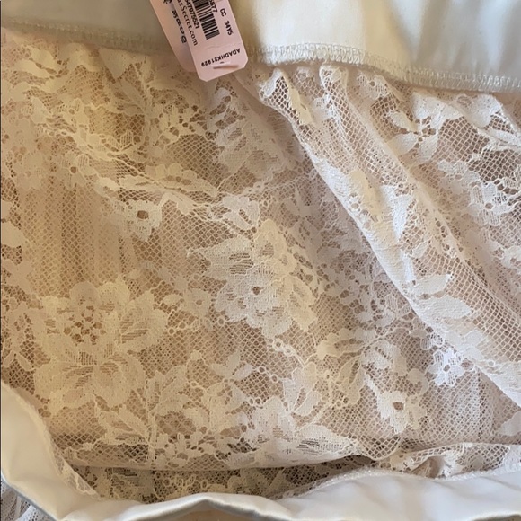 Tulle & Floral Lace Skirt by Victoria Secret - Picture 3 of 4